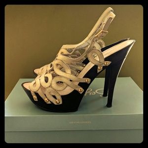 Adorable Jessica Simpson nude platforms size 8M